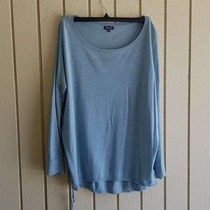 Splendid,  size M, light weight sweater in blue